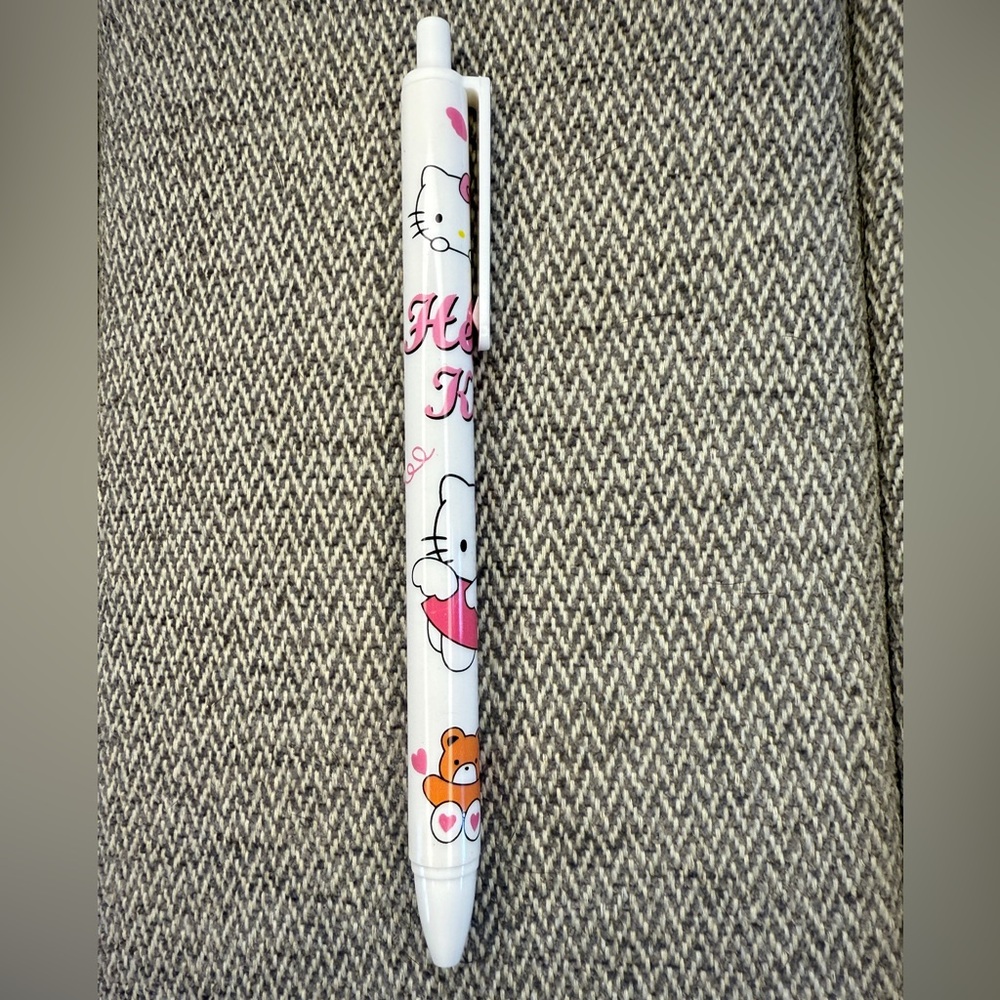 Hello Kitty Makeup Brush Set In Tin Case + Hello Kitty Key Chain and Pen Bundle - Picture 6 of 13